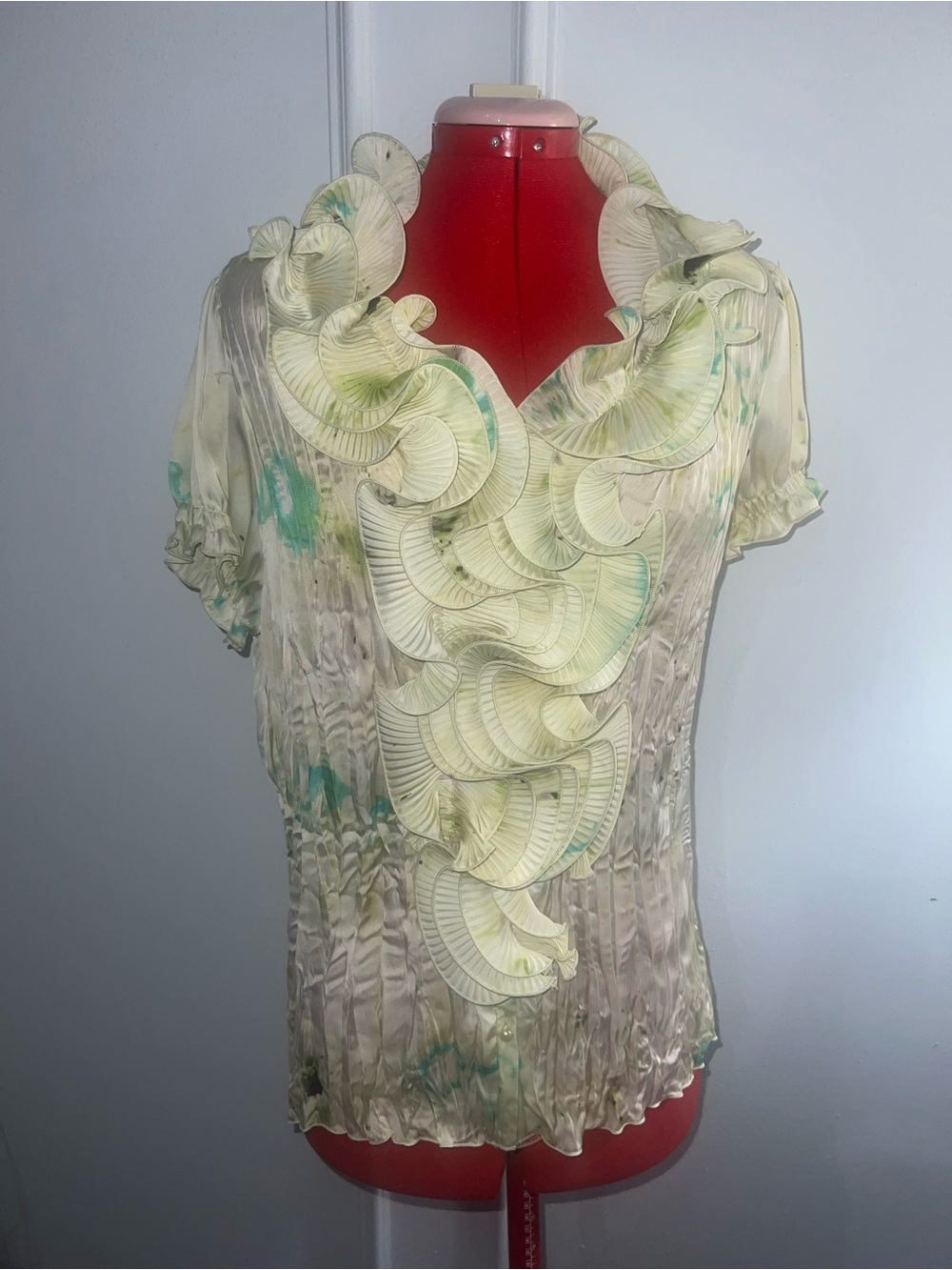 New Dress Barn Women’s Ruffled V-Neck Short Sleeve Top in Pale Yellow size XL